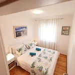 בית נופש Stone House On The Waterfront In Jezera, Murter Island יזרה