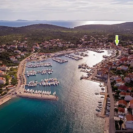 Charming Traditional Townhouse - Kata Jezera