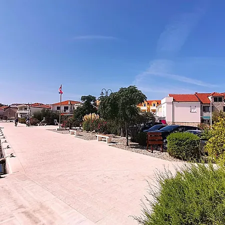Charming Traditional Townhouse - Kata Jezera