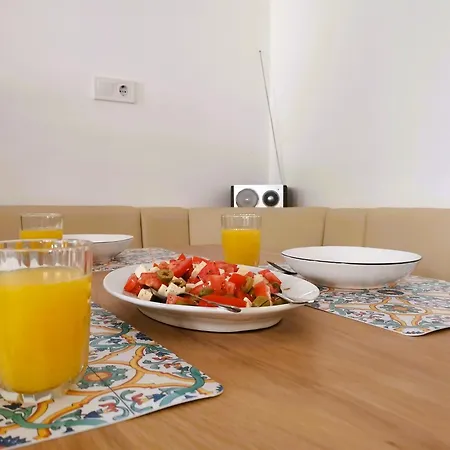 Charming Traditional Townhouse - Kata * Jezera