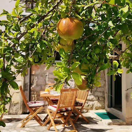 Charming Traditional Townhouse - Kata Tatil Evi Jezera