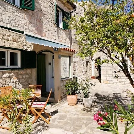 Holiday home Charming Traditional Townhouse - Kata Jezera