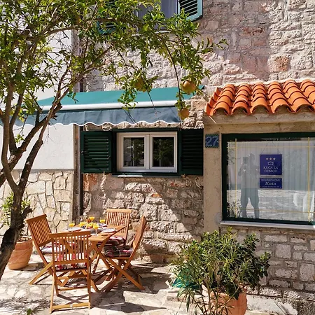 Charming Traditional Townhouse - Kata