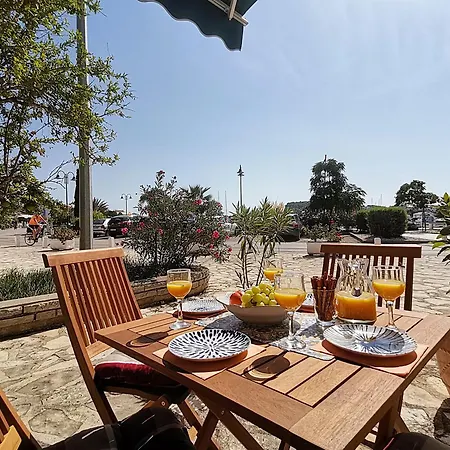 Charming Traditional Townhouse - Kata Tatil Evi *