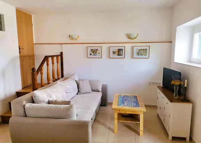 Charming Traditional Townhouse - Kata