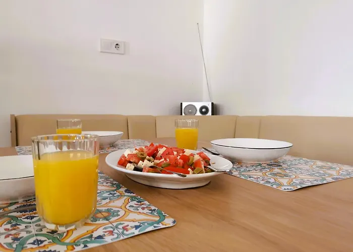 Charming Traditional Townhouse - Kata * Jezera