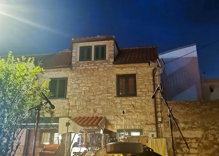 Charming Traditional Townhouse - Kata