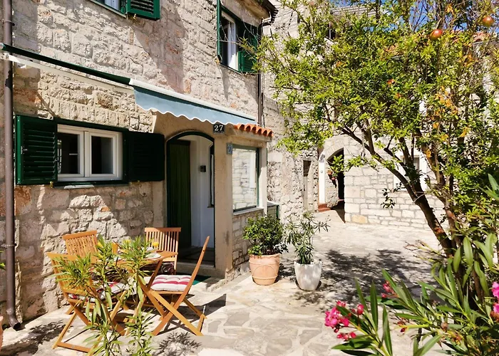 Casa vacanze Charming Traditional Townhouse - Kata Jezera