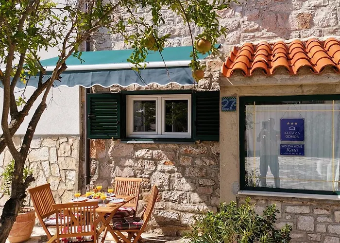 Charming Traditional Townhouse - Kata