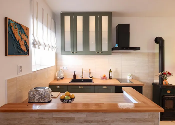 Stone House On The Waterfront In Jezera, Murter Island *