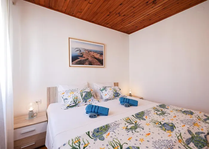 Holiday home Stone House On The Waterfront In Jezera, Murter Island