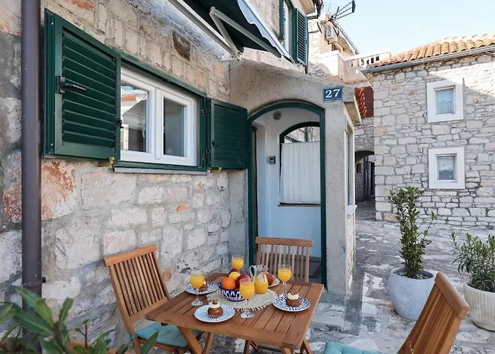 Holiday home Stone House On The Waterfront In Jezera, Murter Island